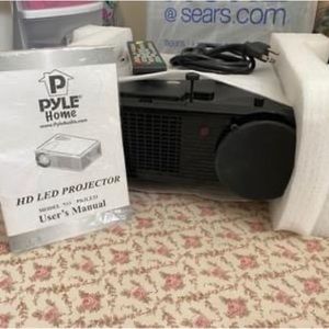 Widescreen Projector 1080p HD LED